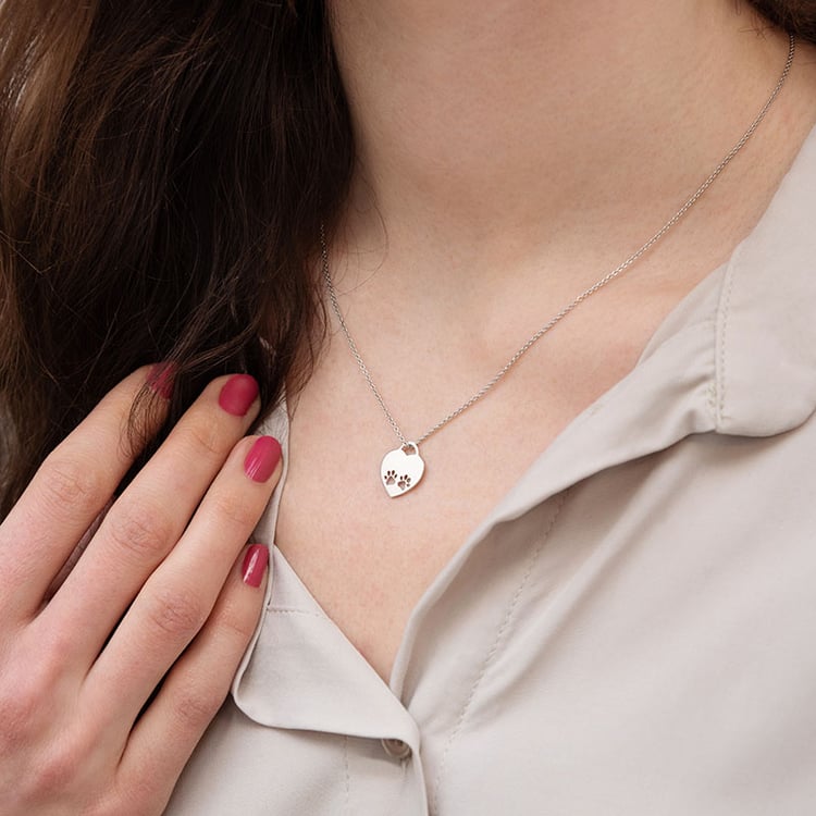 Silberner Herzanhänger mit Pfoten und Gravur Selin 98672