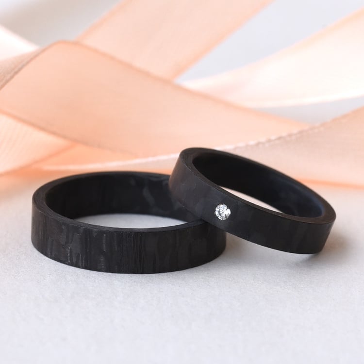 Trauringe aus Carbon mit Diamant Noits 77512