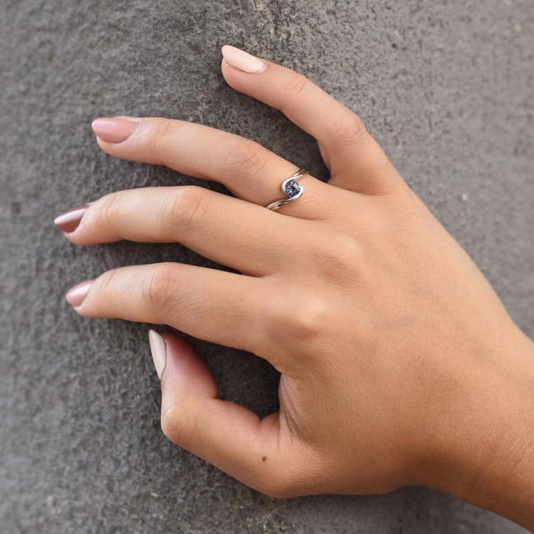 Goldener Verlobungsring mit Alexandrit Yadu 48297