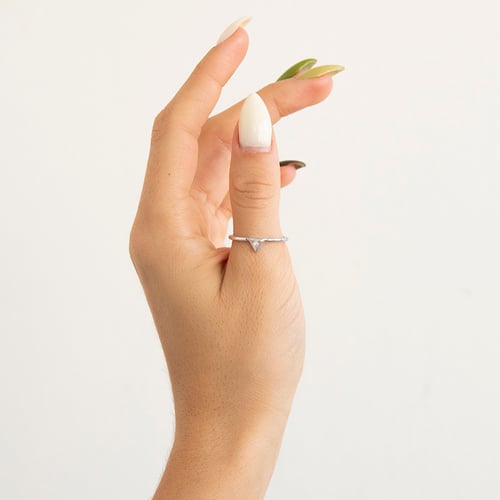 Ring mit einem Moissanit in Trillion-Form Daslis