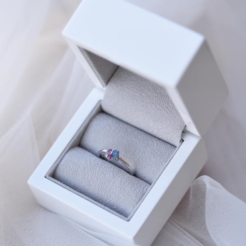 Goldener Cluster-Ring mit Opal, Rubin, Saphir und Diamant Bluma