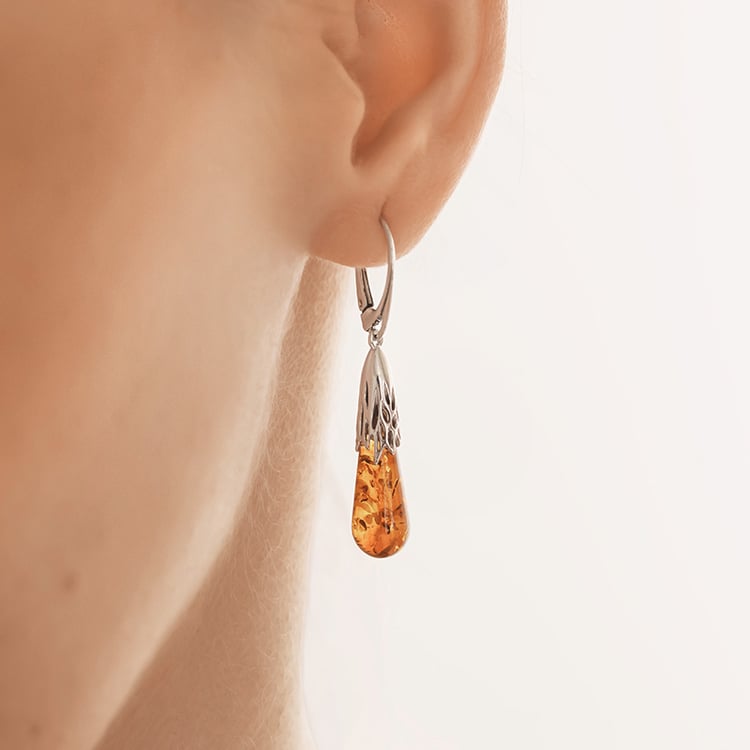 Silberne Ohrringe mit Bernsteinen in Tropfenform Rose 152842