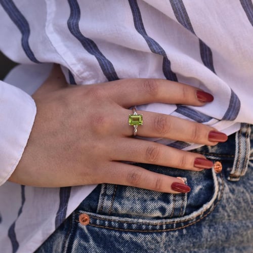 Goldring mit Olivin und DIamanten Chaitra