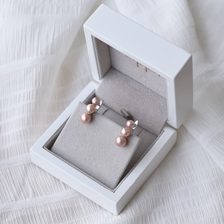 Silberne Hängeohrringe mit lavendelfarbenen Perlen Arielle 65660