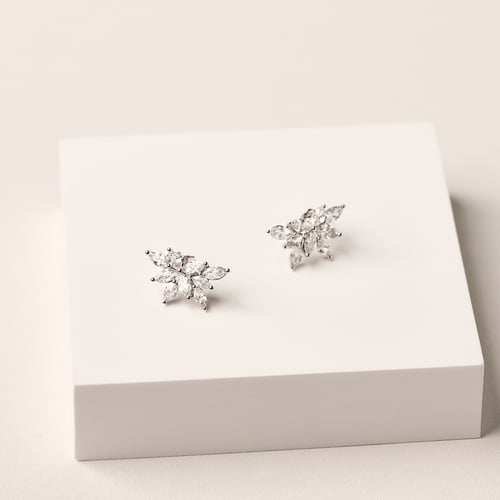 Luxuriöse Ohrstecker mit natürlichen Diamanten in Marquiseform Ishita