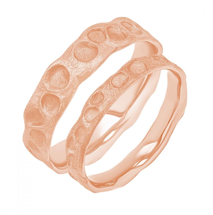 Goldene Eheringe mit atypischer Oberfläche Iris 156413