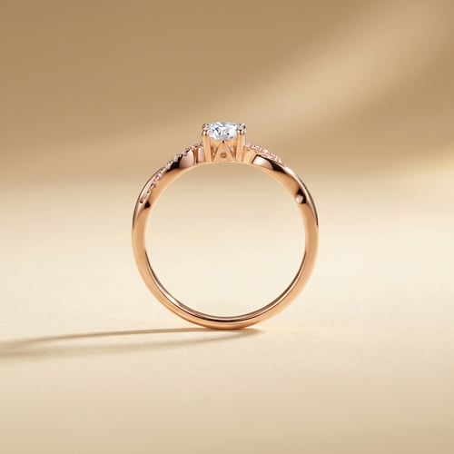 Verlobungsring mit Buchstabenund Lab Grown Diamanten Aliye