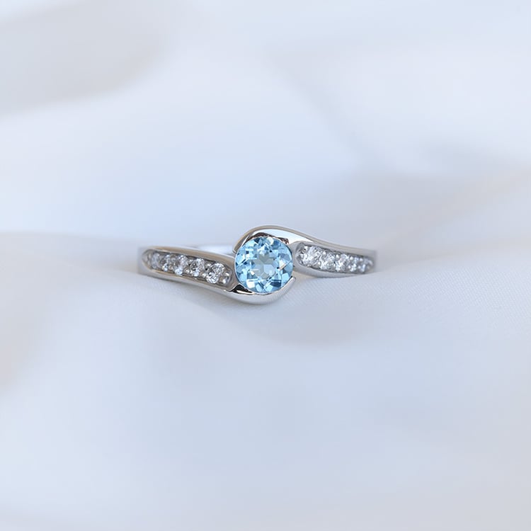 Verlobungsring mit schweizerblauem Topas Lytarie 88622