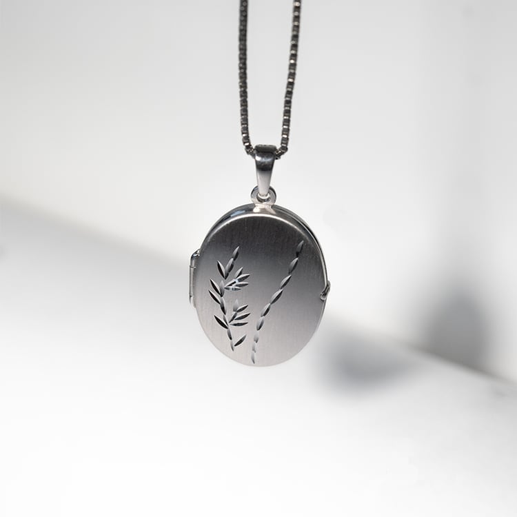 Silbernes Medaillon mit Muster zum Öffnen 128685