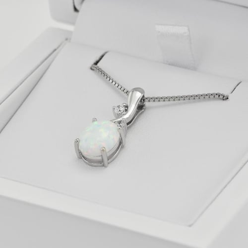 Himmlischer Anhänger in Silber mit weißem Opal Kalyan