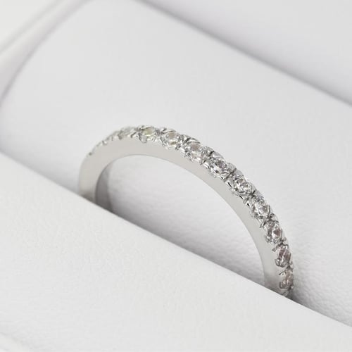 Goldener Eternity-Ring mit 2 mm Lab Grown Diamanten Lowum