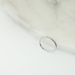 Minimalistischer Ring mit Diamanten Tess