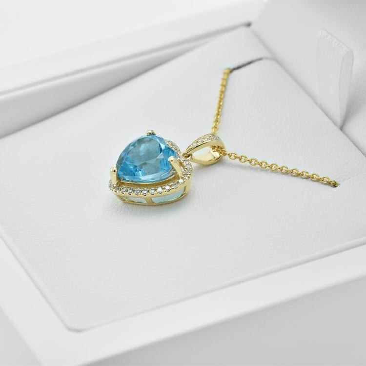 Gelbgoldener Anhänger mit Topas in Eppi-Geschenkbox 29987