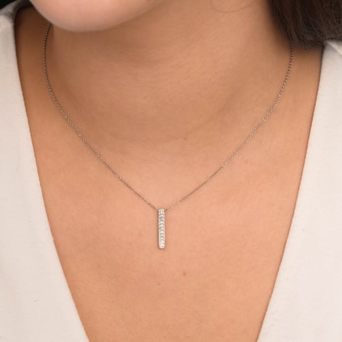 Goldener Anhänger mit Lab Grown Diamanten Ola