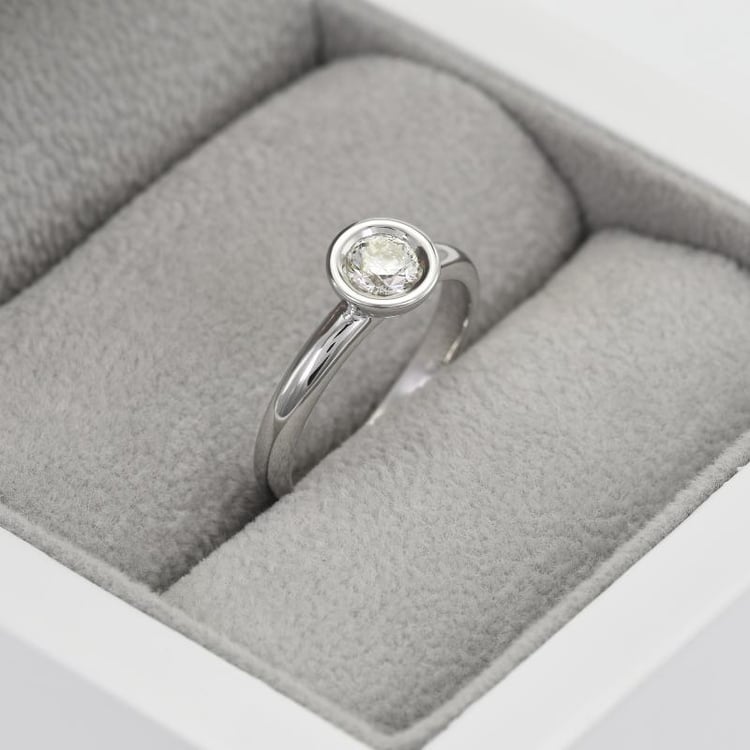 Ring mit Diamanten 46918
