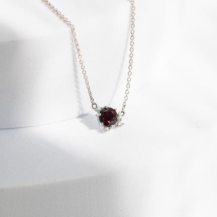 Cluster Halskette mit böhmischem Granat und Diamanten Edom