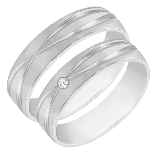 Eleganter goldener Ehering mit Diamant Carlo