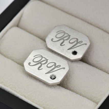 Silberne Manschettenknöpfe mit Gravur und schwarzen Diamanten Meissa