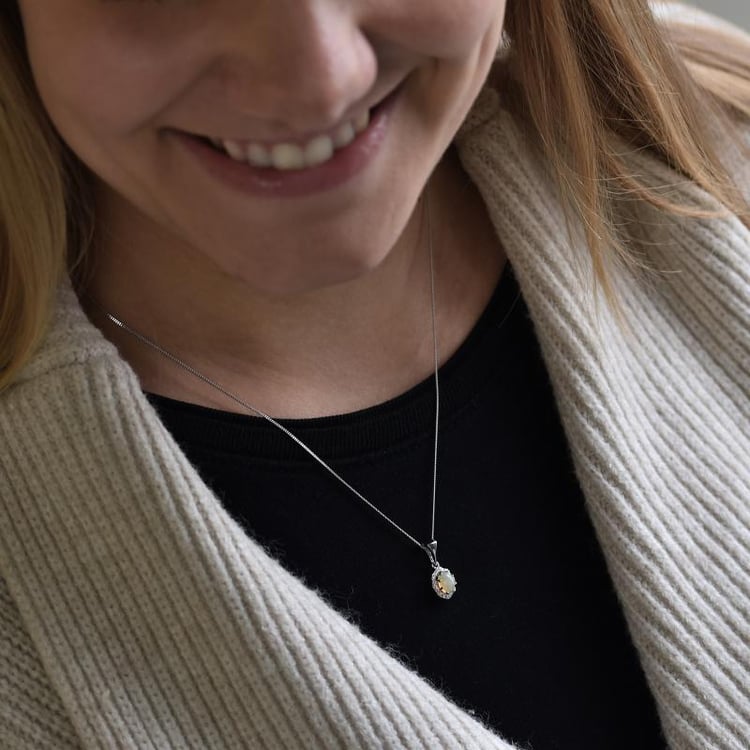 Anhänger mit Opal und Halo bezetzten Diamanten Jayme 35185