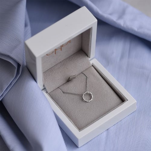 Goldene Karma Schmuckset mit Diamanten Lesley