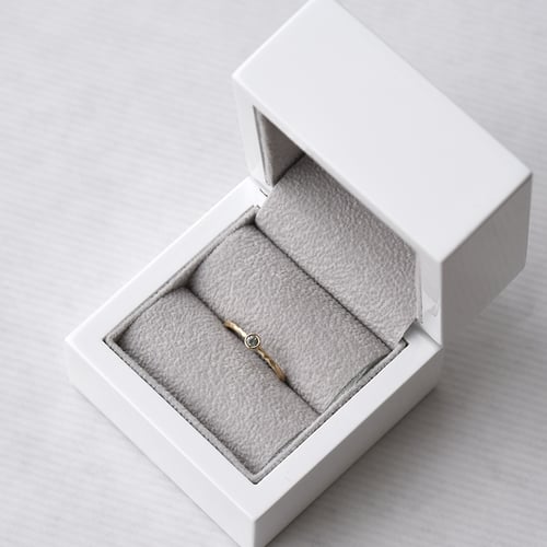 Minimalistischer Goldring mit grünem Saphir Emilien