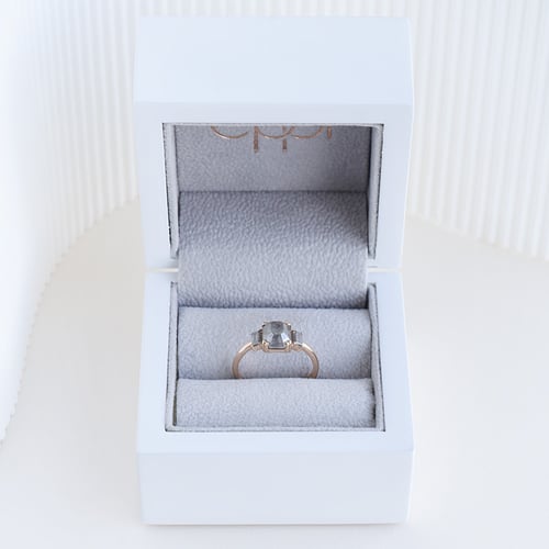 Goldener Ring mit Oktogon und Baguette Salt and Pepper Diamanten Veli