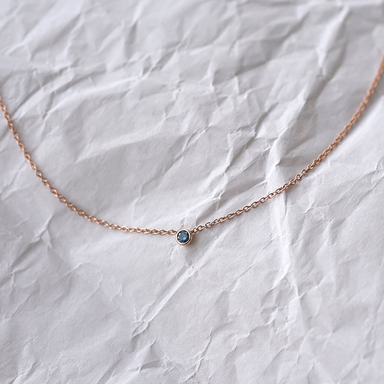 Minimalistische Halskette mit blauem Diamanten Glosie 62571