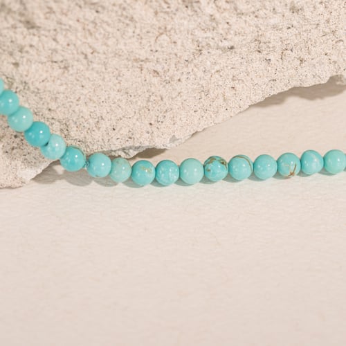 Silberne Kette mit Perlen aus Howlith Norma