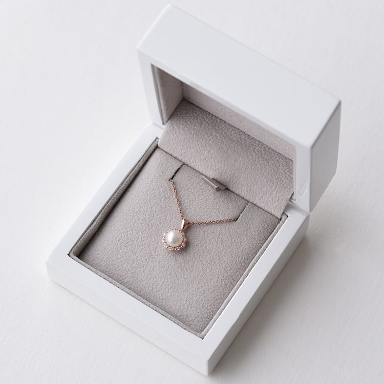 Goldene Anhänger mit Perle und Diamanten Elizabella 74407