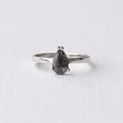 Ring mit Salt and Pepper Diamant Rhys