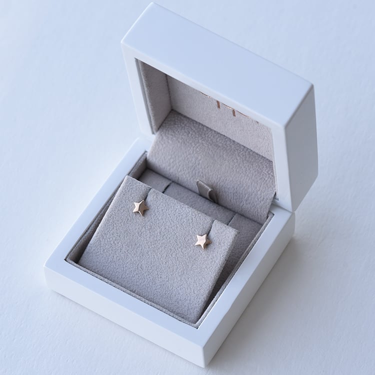 Goldene Ohrringe mit Schraubverschluss als Stern Maya 74441