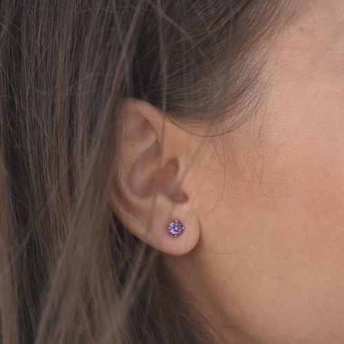 Goldene Ohrstecker mit Amethysten Abira
