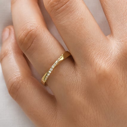 Verdrehte goldene Eheringe mit Diamanten Brielle