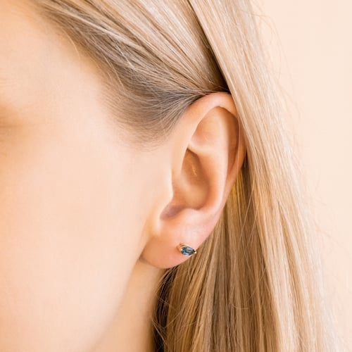 Minimalistische silberne Ohrringe mit Topasen Andine