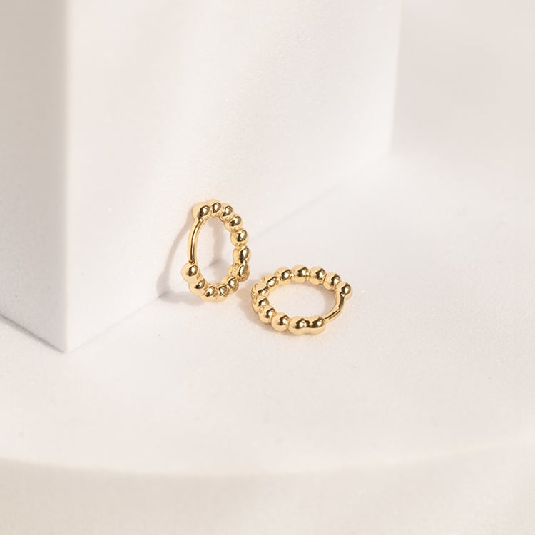 Silbernes Set aus Schmuck mit Kugeln 143543