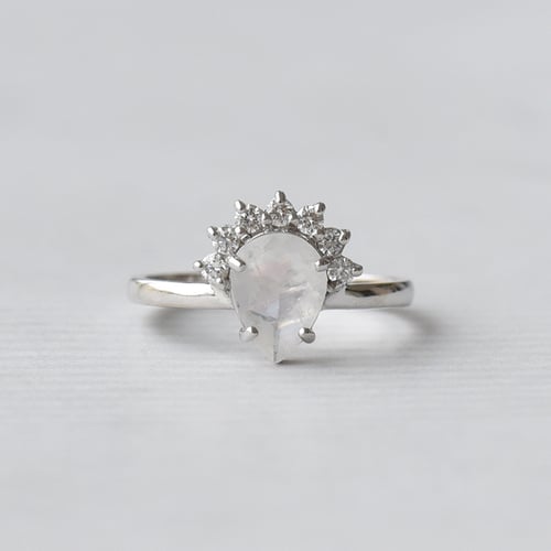 Verlobungsring mit Mondstein und Diamanten Namir