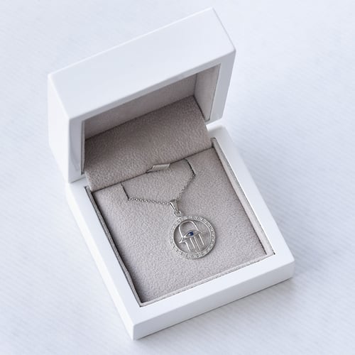 Anhänger in Form einer Hand mit Saphir Hamsa