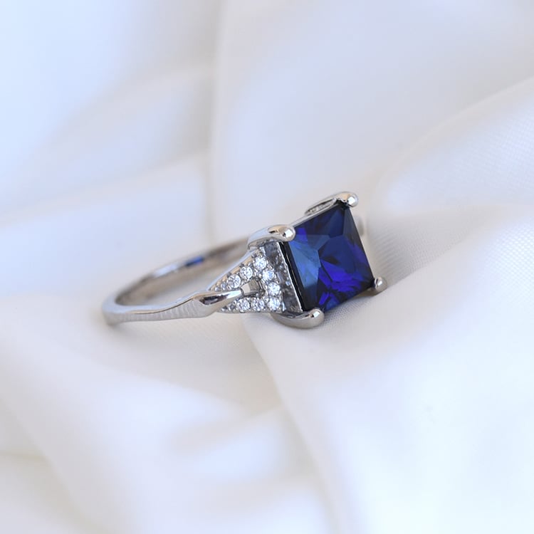 Silberner Ring mit blauem Saphir und Zirkonia Essang 82670