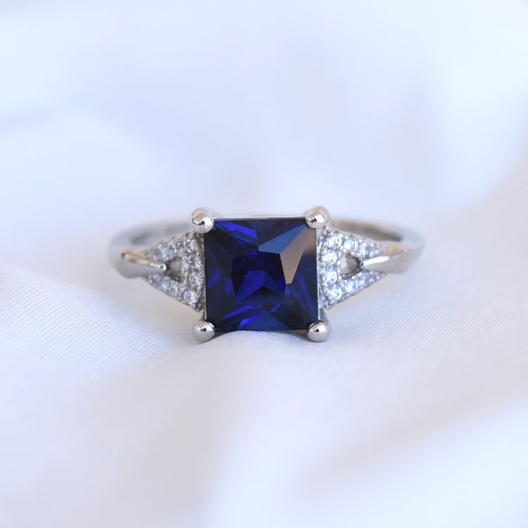 Silberner Ring mit blauem Saphir und Zirkonia Essang 82669