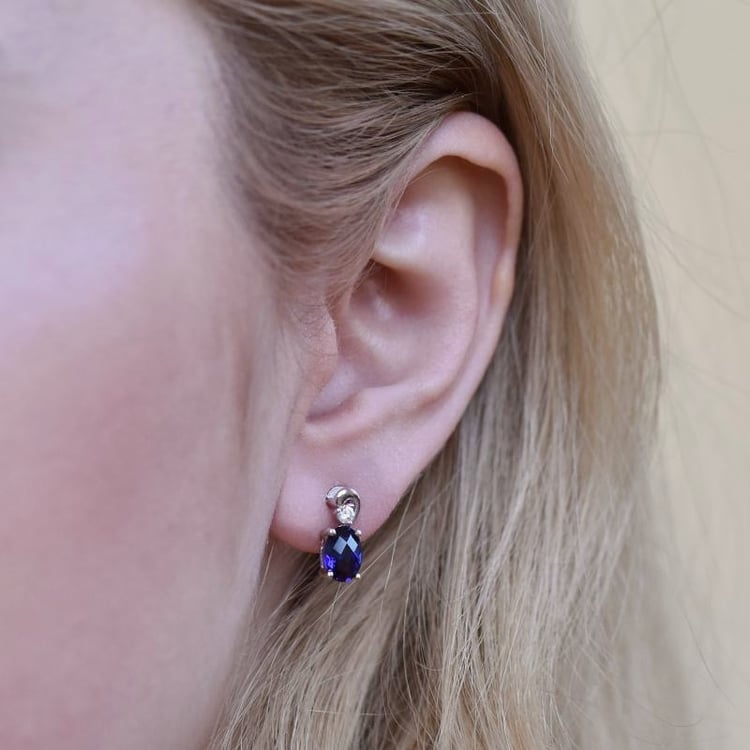 Wunderschöne silberne Ohrringe mit Ceylon-blauen Saphiren Trishanku 106829