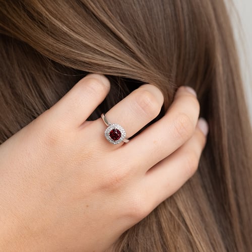 Luxuriöser Goldring mit Spinell und Diamanten Charmaine