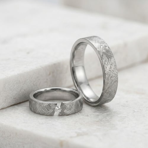 Eheringe aus Titan mit Diamant Mina