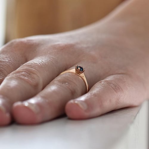 Verlobungsring mit blauem Diamant Sevati