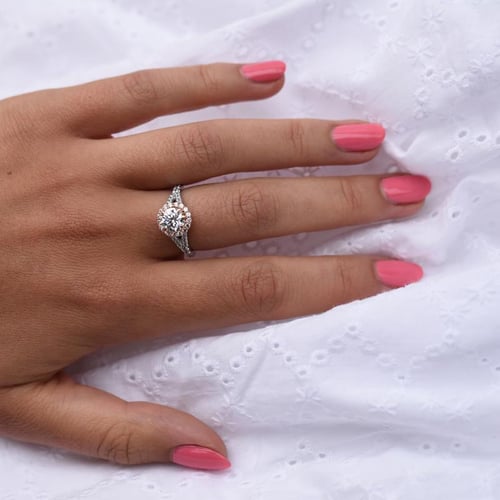 Verlobungsring im Halo-Stil mit Lab Grown Diamanten Tribeca