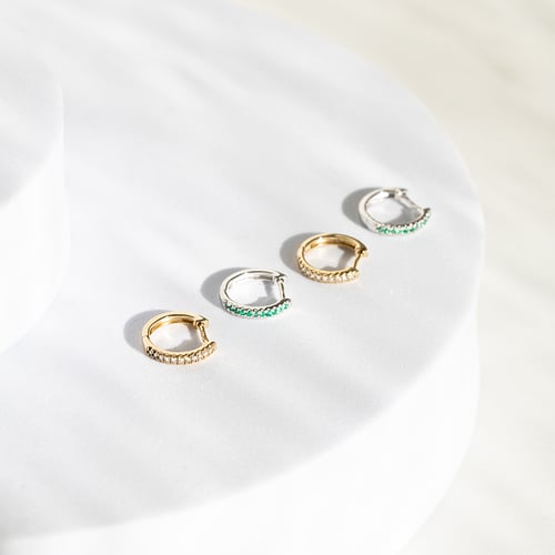 Silberne elegante Ohrreifen mit Lab Grown Diamanten Gomati