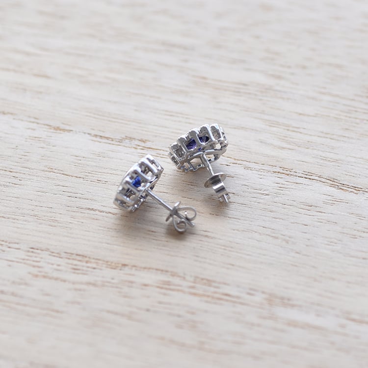 Goldene Ohrringe in Blütenform mit Tansaniten und Diamanten Una 62110