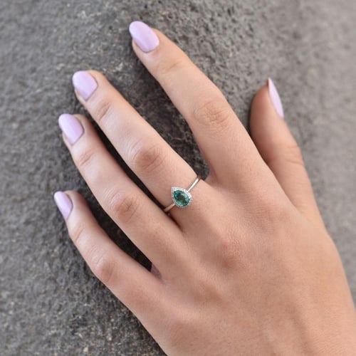 Goldener Smaragdring mit Diamanten Disha