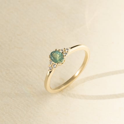 Verlobungsring mit einem natürlichen Alexandrit und Diamanten Sheldo