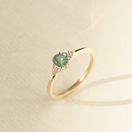 Verlobungsring mit einem natürlichen Alexandrit und Diamanten Sheldo