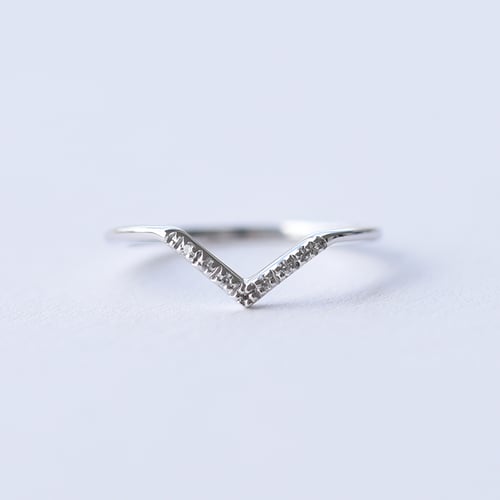 Goldener Ring mit Diamanten Bebeha